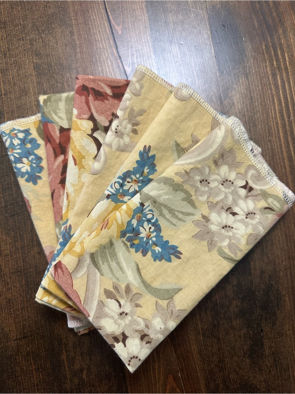 Vintage Floral Cloth Napkins Set of 6 Cottage Grandmillennial 16.5”